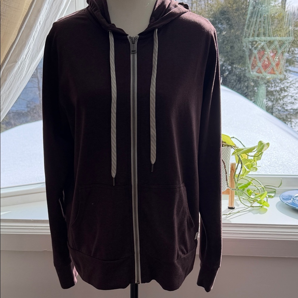 Vuori women’s zip up chocolate brown